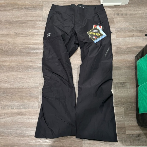 Arcteryx Andessa Ski Snow Pants in Black - Picture 2 of 5